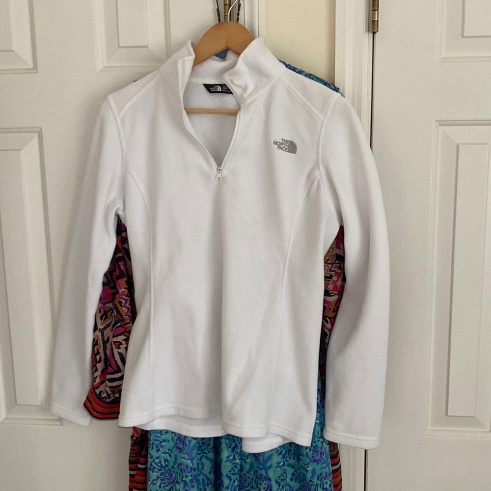 North Face white pullover - size MEDIUM